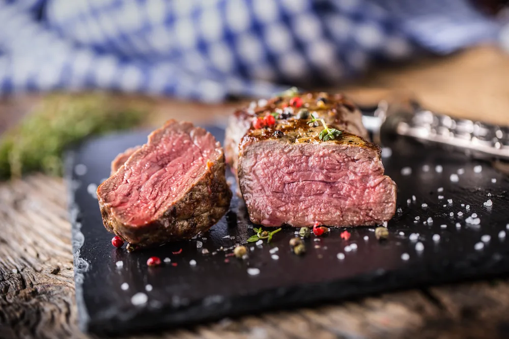 Frisch gegrilltes Steak im Los Amigos